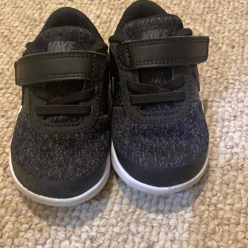 Infant/Toddler Nike Free RN Size 5 2017
